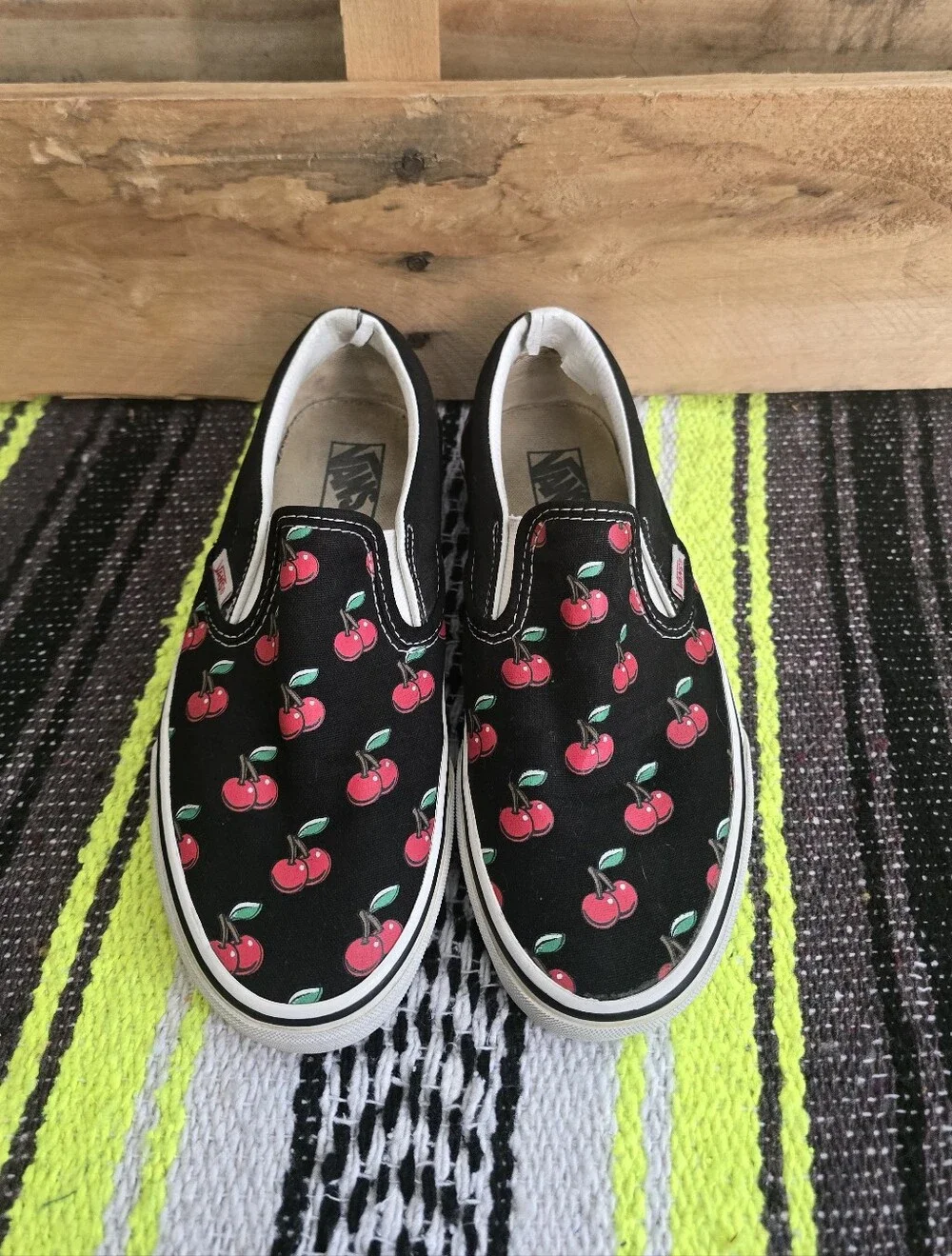 Vans Classic Slip-On Cherry Print — Black/Red Size:7 - Picture 2 of 7